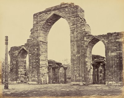 Delhi; Kutub Minar, Stora bågen och Järnpelaren av Samuel Bourne