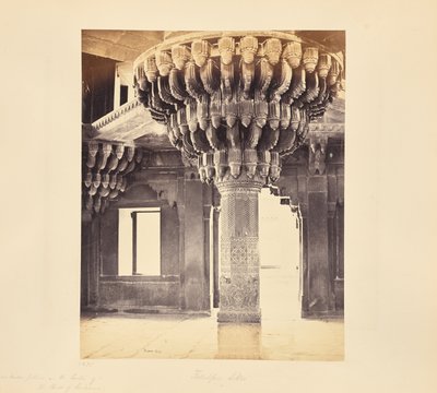 Fatehpur Sikri; anmärkningsvärd pelare i mitten av Diwan-i-Khas, eller audienssalen av Samuel Bourne