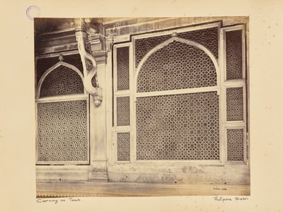 Fatehpur Sikri; två av marmorskärmarna i shejk Selim Chishtis grav av Samuel Bourne