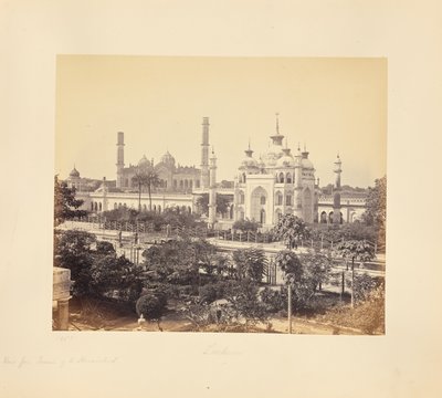Lucknow; utsikt från terrassen vid Hooseinabad Imambara av Samuel Bourne