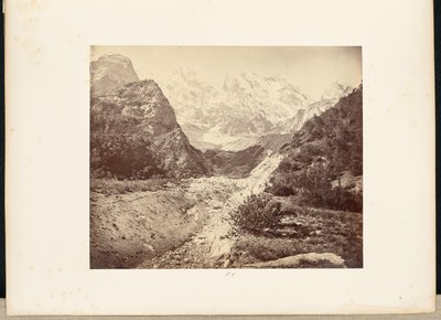 Snöklädda toppar nära Gangotriglaciären av Samuel Bourne