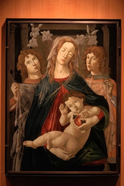 Maria med barnet och två änglar av Sandro Botticelli