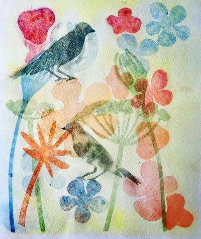 Två fåglar och blommor, 2019 (Bläck monoprint) av Sarah Thompson Engels