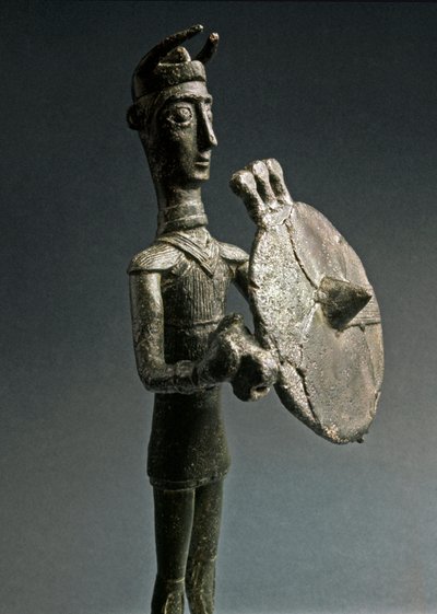 Nuragisk kultur (nuraghi) Sardinian: bronsstatyett av krigare med sköld. 700-talet f.Kr. Nationalmuseet för förhistorisk etnografi "Luigi Pigorini", Rom av Sardinia Nuragic Civilization