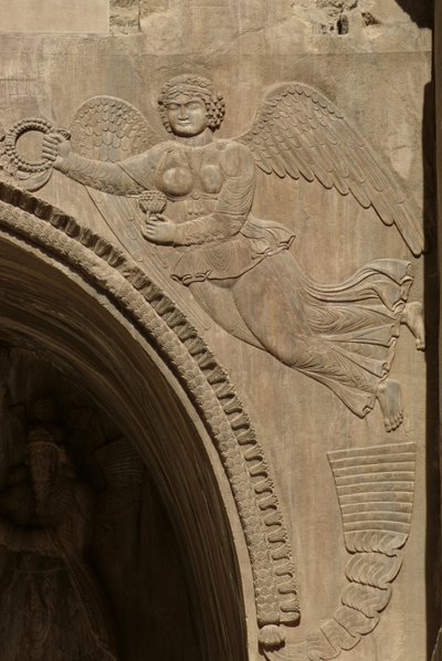 Geni som håller en skål med frukt, som symboliserar överflöd, från en spandrel av en aivans, 590-628 av Sasanian School