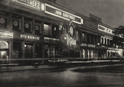 Berlin: Augusta Viktoria-Platz (s/v foto) av Sasha Stone