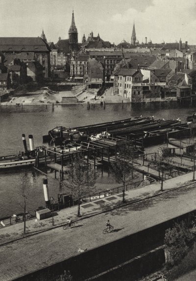Berlin: Blick uber die Spree zur Klosterstrasse; Utsikt över Spree och Klosterstrasse (s/v foto) av Sasha Stone
