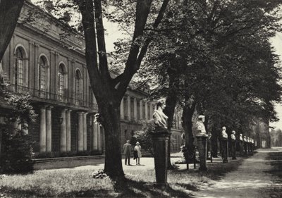 Berlin: Slottet Charlottenburg, trädgårdssidan; Charlottenburg Palace, Garden Front (s/v foto) av Sasha Stone