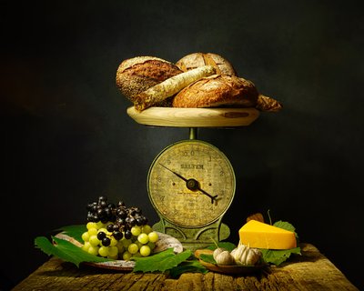 Stilleben med rustikt bröd av Saskia Dingemans
