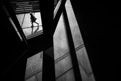 Arkitektoniskt skuggspel av Satoshi Hata