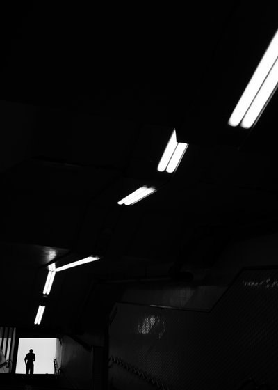 Mörk tunnel, ljus utgång av Satoshi Hata