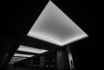 Modern ljus tunnel av Satoshi Hata