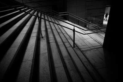 Skuggiga stadstrappor av Satoshi Hata