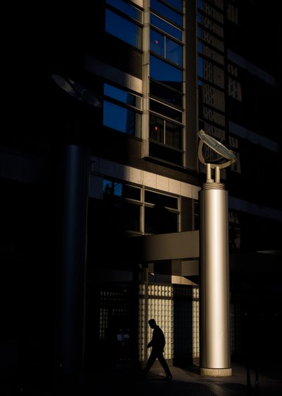 Stadens ljus och skugga av Satoshi Hata