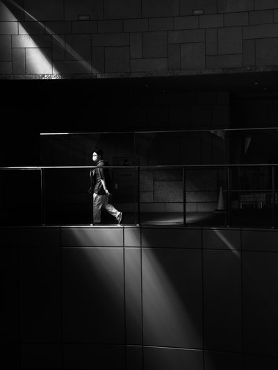 En vandring genom ljuset av Satoshi Hata