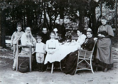 Den ryske författaren Leo Tolstojs familj, sent 1800- eller tidigt 1900-tal. av Scherer Nabholz and Co