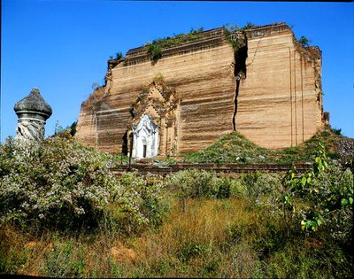 Mingun Paya, byggd 1790-1816 (foto) av School Burmese