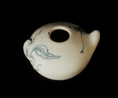 Blå och vit vattenkanna i form av en persika, från Annan (porslin) av School Chinese