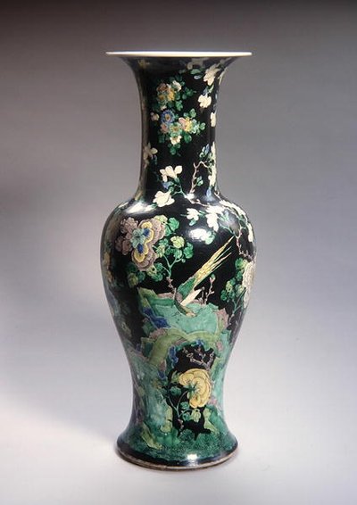 Stor Famille Noire Yen Yen Vas, Kangxi period (1662-1722) (porslin) (se 272192) av School Chinese
