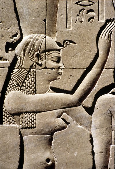 Forntida Egypten, Väggristning, Gudinnan Isis, Horustemplet, Edfu, 237 - 57 f.Kr (foto) av School Egyptian