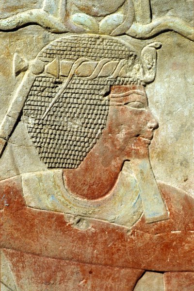Forntida Egypten, Väggmålning/ristning, En farao, bärande Atef-kronan, Karnak-templet, Luxor (foto) av School Egyptian
