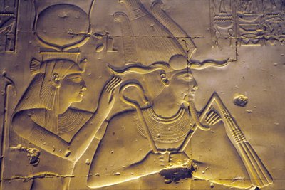 Forntida Egypten, Väggmålning/ristning, Gudinnan Isis omfamnar sin sittande make, Osiris, Seti I:s tempel, Abydos av School Egyptian