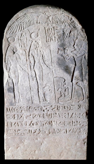 Stele av kalksten som representerar en scen av erbjudanden täckta med hieroglyfer. Regne d