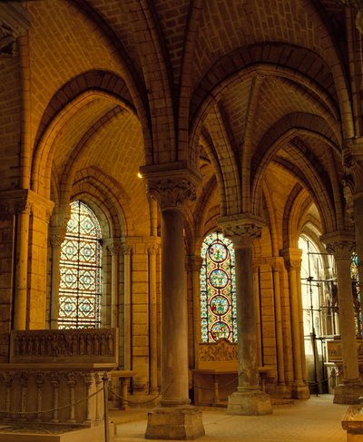 Gotisk konst: valvnycklar och stridsspetsar, ambulerande i basilikan Saint Denis (Saint Denis). av School French
