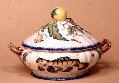 Terrin av Leboeuf et Milliet, dekorerad av Rousseau efter Bracquemonds mönster (fajans) av School French