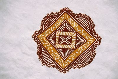 Platser som målar Mandna vid Jawaly Kala Keuarra, Jaipur, Rajasthan av School Indian