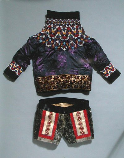 Damjacka och shorts, från Grönland (textil) av School Inuit