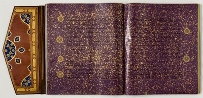 Koranen, c.1450-60 (läder & papper med bläck & guld) av School Iranian