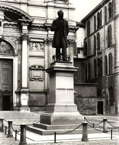 Monument till Alessandro Manzoni (1785-1873) (brons) (s/v foto) av School Italian