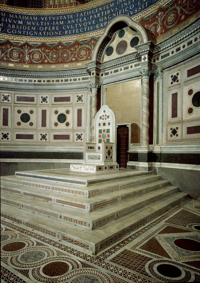 Vy över den biskopsliga tronen i den påvliga predikstolen i absiden i basilikan St. John Laterano (San Giovanni in Laterano). Rom av School Italian