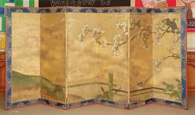 En av ett par målade skärmar, japanska, sent 1600-tal eller tidigt 1700-tal (se 144894 för par) av Japanese School