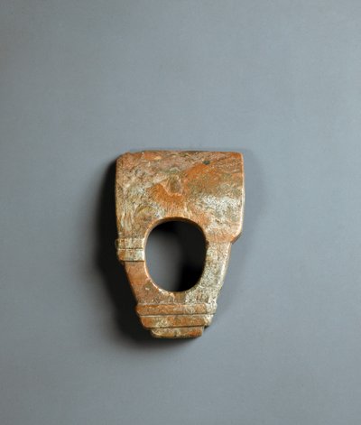 Ringformad hacka i röd granit, Jomon-perioden 10000-300 f.Kr av Japanese School