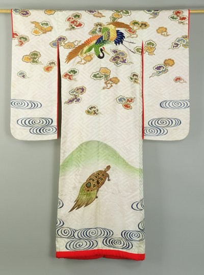 Uchikake bröllopsdräkt dekorerad med en trana och en sköldpadda (textil) av School Japanese