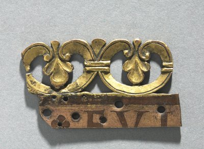 Fragment av ett prydnadsvapen från en relikvieskrin, ca 1165-1180 (förgylld koppar, email brun (brun emalj)) av School Mosan