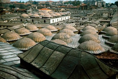 Panoramautsikt över Istanbul, med kupoler av den stora basaren av School Ottoman