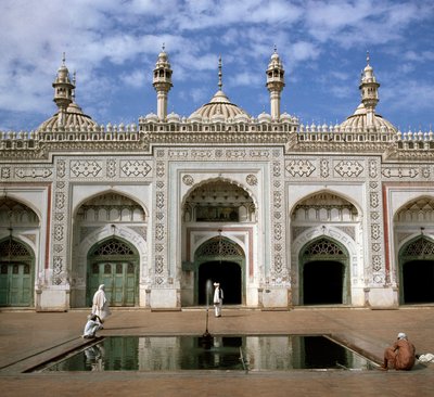 Utsikt över Mohabbat Khan 1600-talsmoskén av School Pakistani