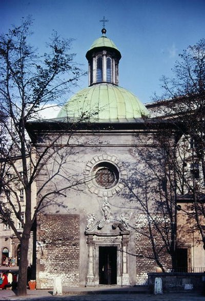 Sankt Adalberts kyrka, ursprungligen byggd på 1100-talet, moderniserad på 1700-talet (foto) av School Polish