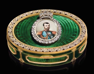 En juvelförsedd snusdosa med en akvarellminiatyr av kejsar Nicholas II, ca. 1890 (juveler, guld, emalj, elfenben, akvarell) av School Russian