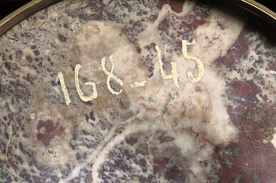 Detalj från en av ett par vaser, ca 1790 (jaspis & ormolu) av School Russian