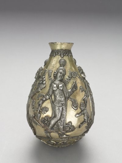 Anahita Vessel, 300-500 (gjuten, upphöjd, repoussé, jagad och förgyllt silver) av School Sasanian