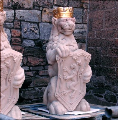 Heraldiskt lejon, från taket till den stora salen (sten) av School Scottish