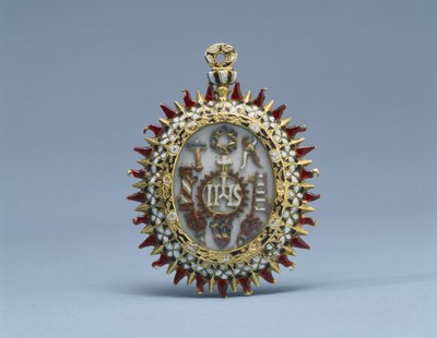Tvåsidigt hängsmycke med symboler för Kristus och passionen och Kristus i templet bland de äldste, sent 1500-tidigt 1600-tal (guld, emalj och mörkbrunt bläck på benvit botten) av School Spanish