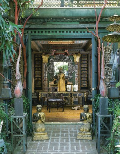 Ett par thailändska takprydnader (målat trä) av School Thai