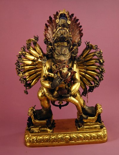 Dharmapala (förgylld brons) av School Tibetan
