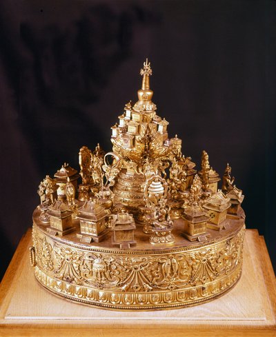 Mandala Tibetain: sällsynt pjäs i scultpé guldbrons. Mandalan är en vy över det gudomliga kosmos, i mitten av berget Mount Merou, ett berg som är befäst av den högsta guden Indras palats och omgivet av fyra kontinenter - Musée Guimet, Paris av School Tibetan