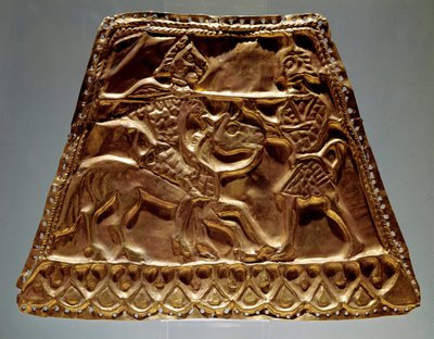 Gyllene ark som visar en ryttare som attackerar en krigare med ett spjut (skytisk konst, 500-300-talet f.Kr.) av Scythian